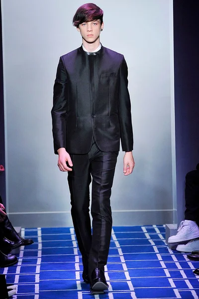 Look 19